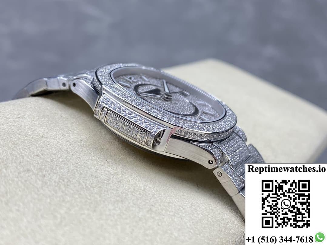 Patek Philippe Nautilus 7021-1G-001 AMG Factory Date display