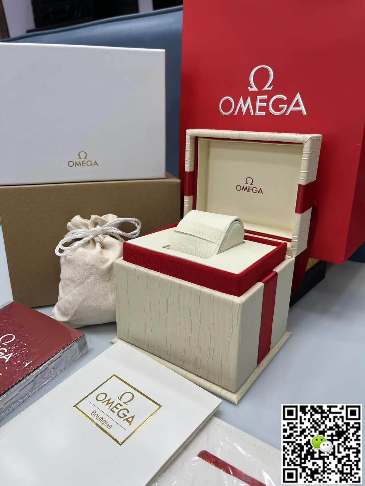 Women OMEGA box