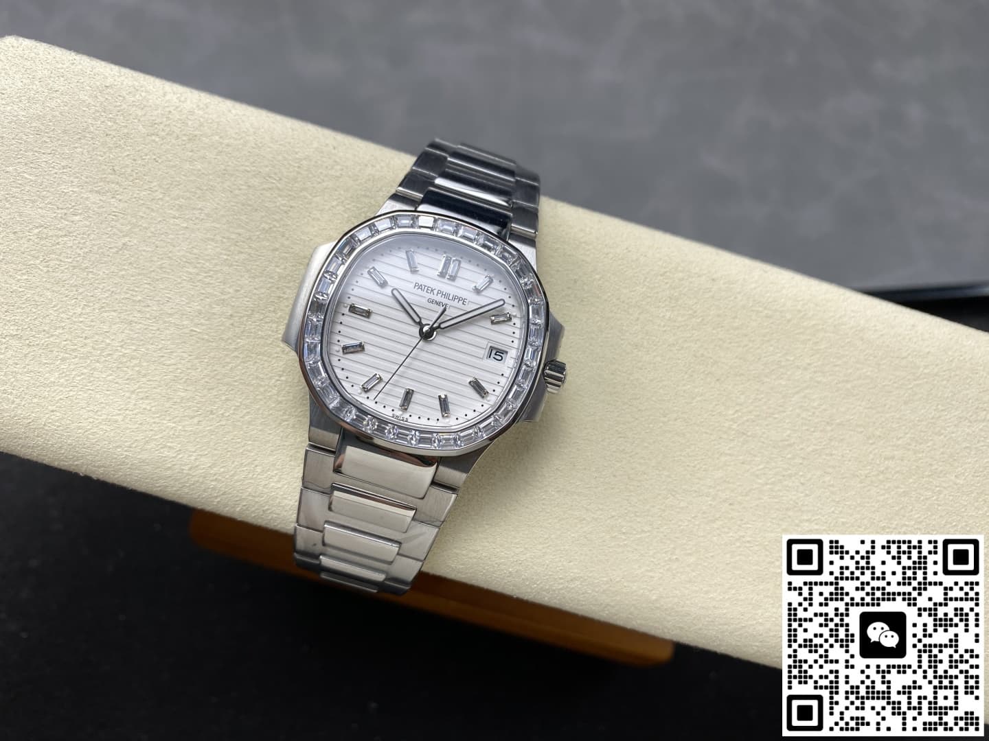 Patek Philippe Nautilus 5711 GR Factory Diamond Bezel