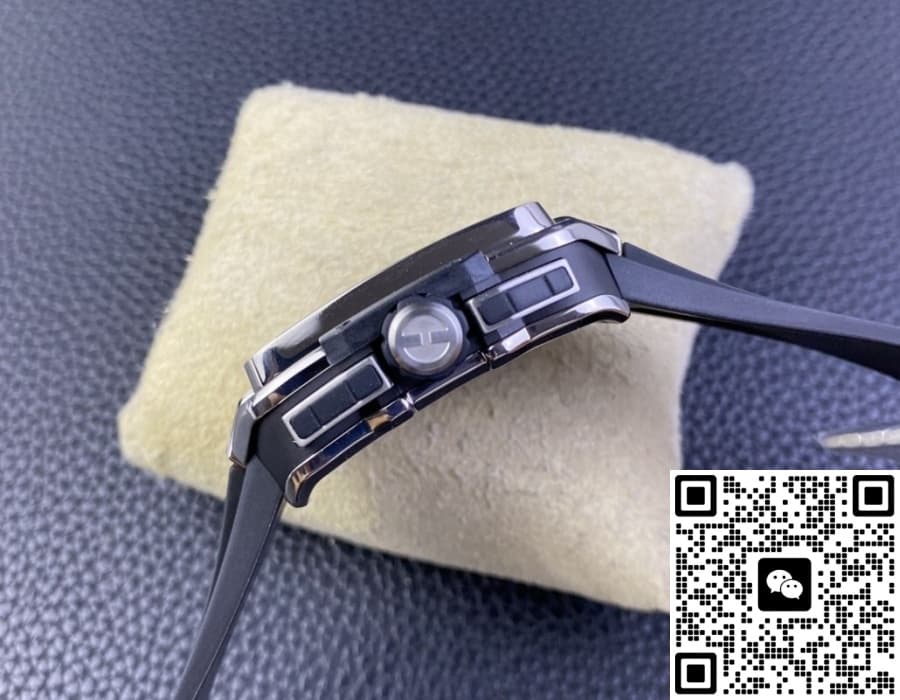 Hublot AQUARE BANG UNICO 821.NX.0170.RX BB Factory Date display