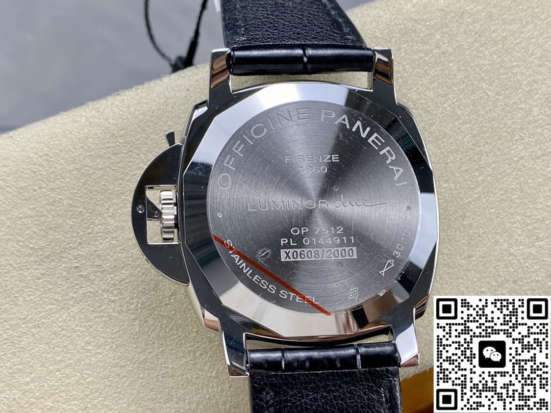 Panerai Luminor Due pam01250 VS factory date display