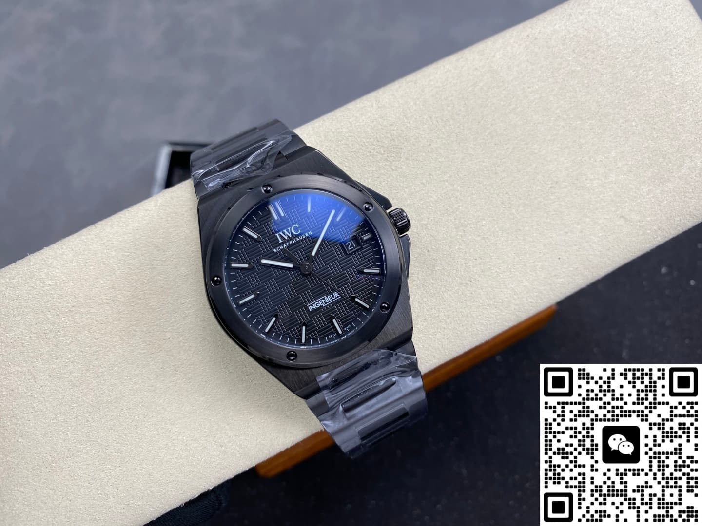 IWC Engineer IW338903 BLS Factory Date Display