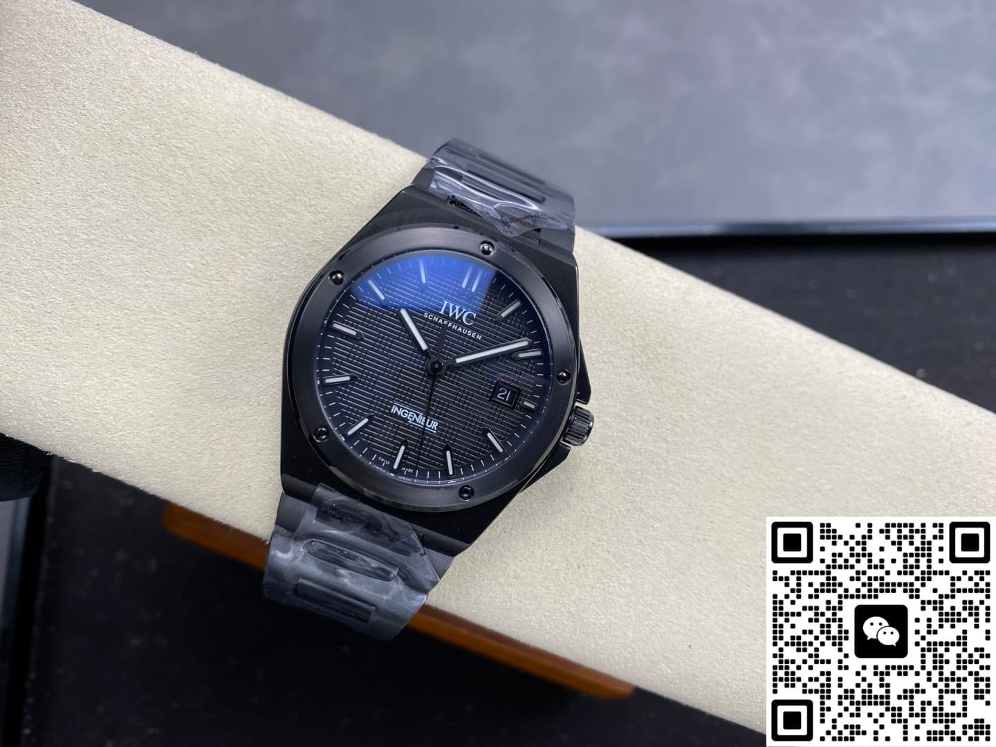 IWC Engineer IW338903 BLS Factory Date Display