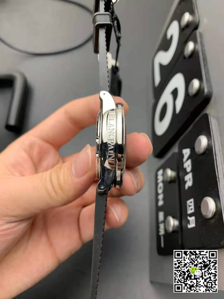 Blancpain Fifty Fathoms Barakuda 5008B 1130 B52A ZF Factory Black Dial