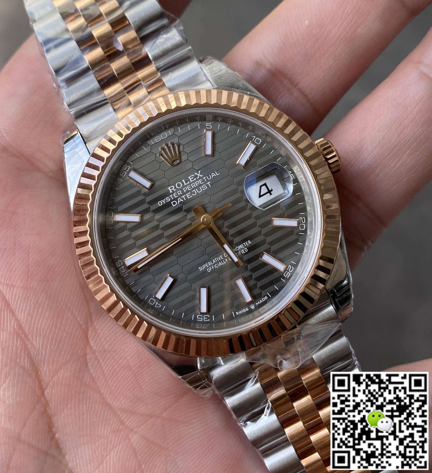 Rolex Datejust M126331-0020 41MM VS Factory Gold Bezel