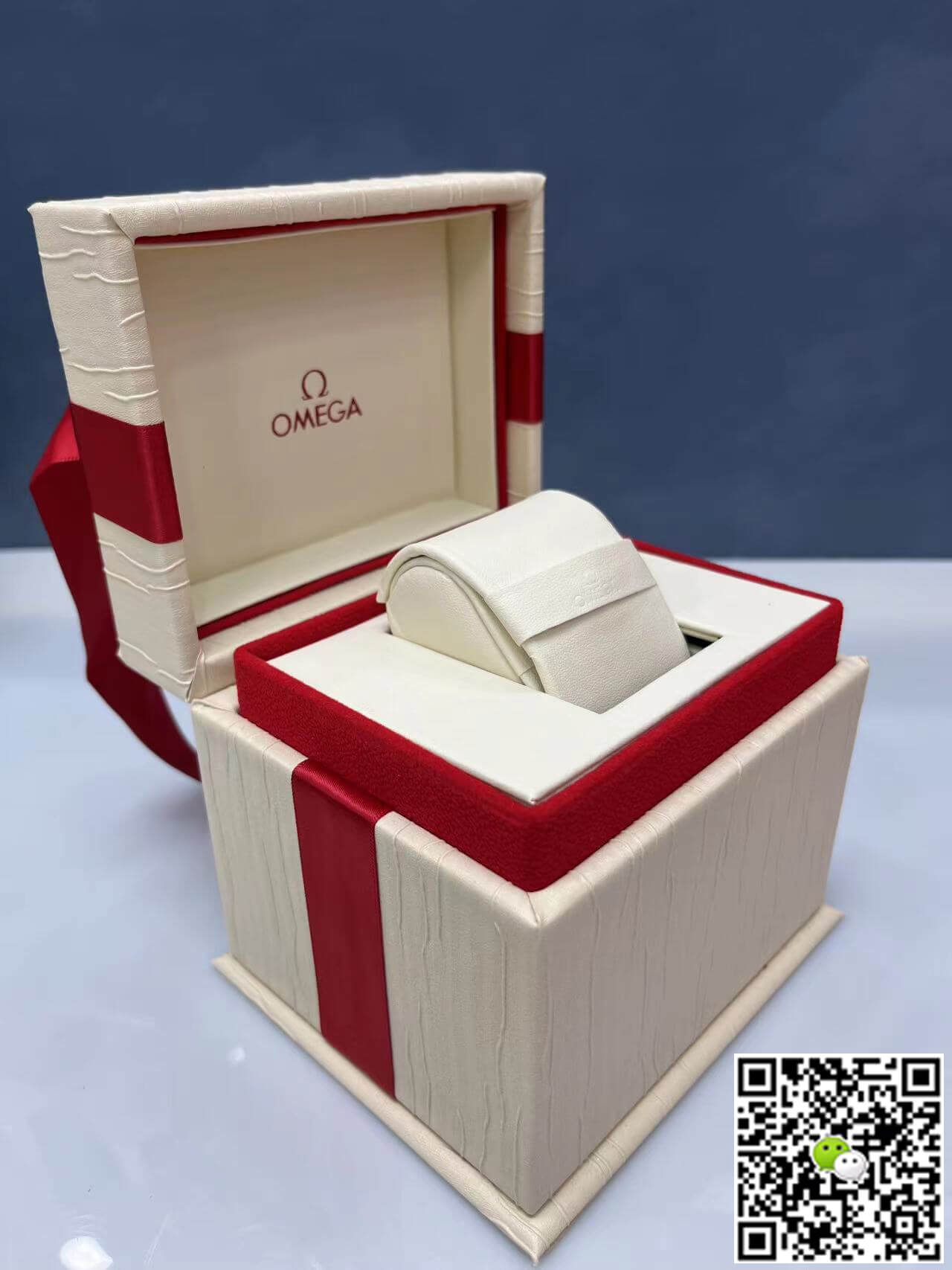 Women OMEGA box
