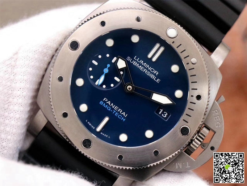 Panerai Submersible PAM00692 VS Factory Blue Dial