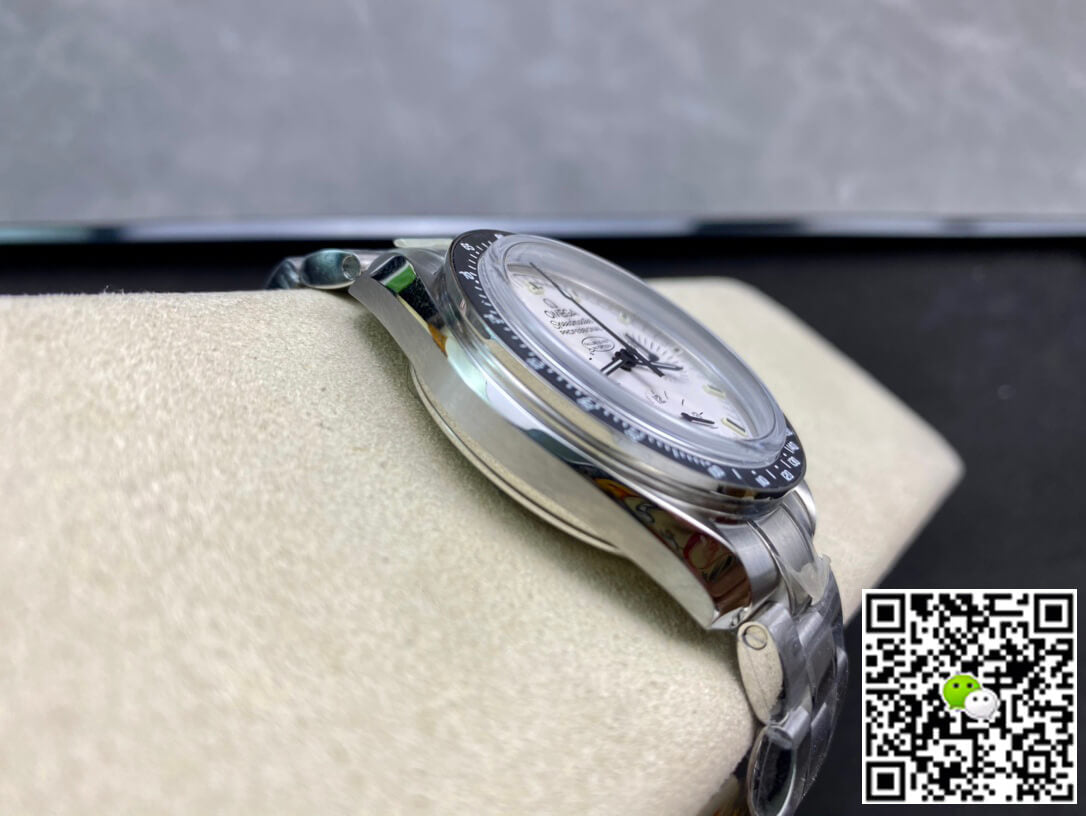 Omega Speedmaster Snoopy Award 311.32.42.30.04.003 OM Factory Stainless Steel Strap