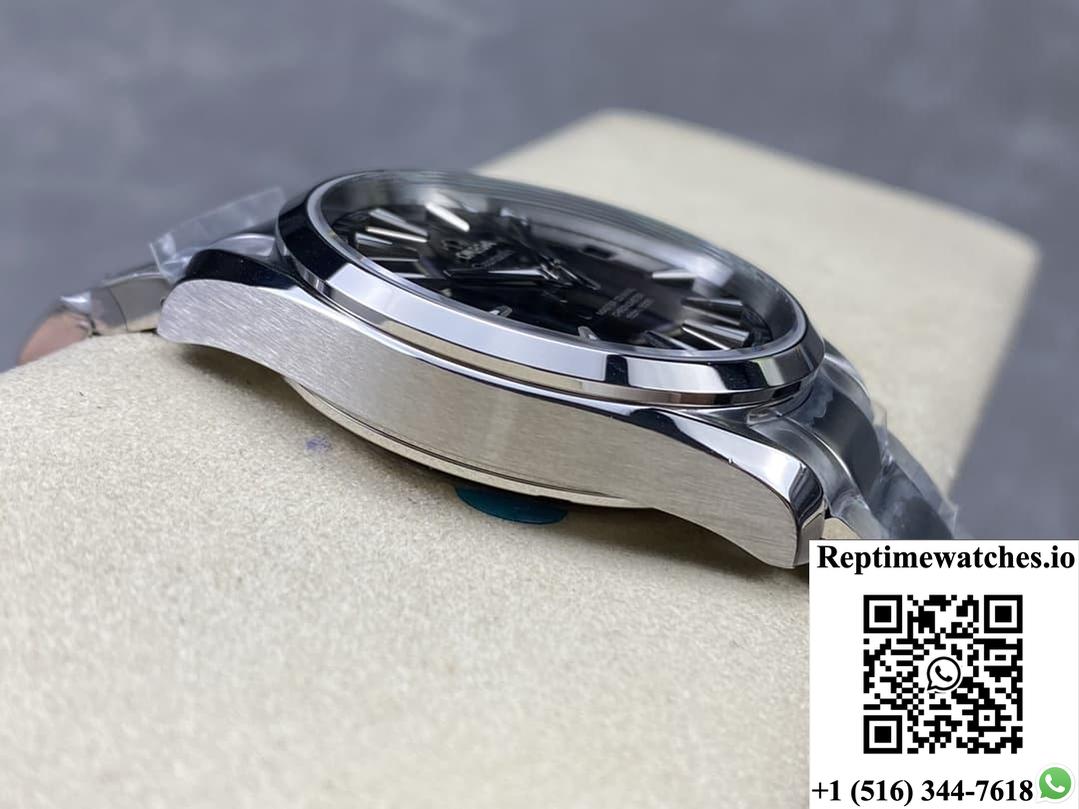 Omega Seamaster 231.10.42.21.01.003 N1 factory date display