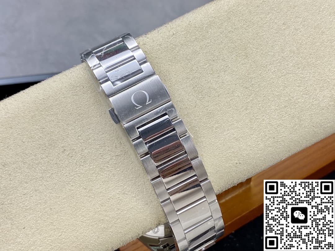 Omega Seamaster 231.10.42.21.01.003 N1 factory date display