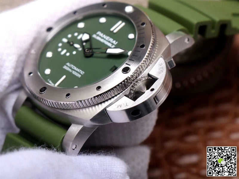 Panerai Submersible Verde Militare PAM1055 VS Factory Matte-Green Dial