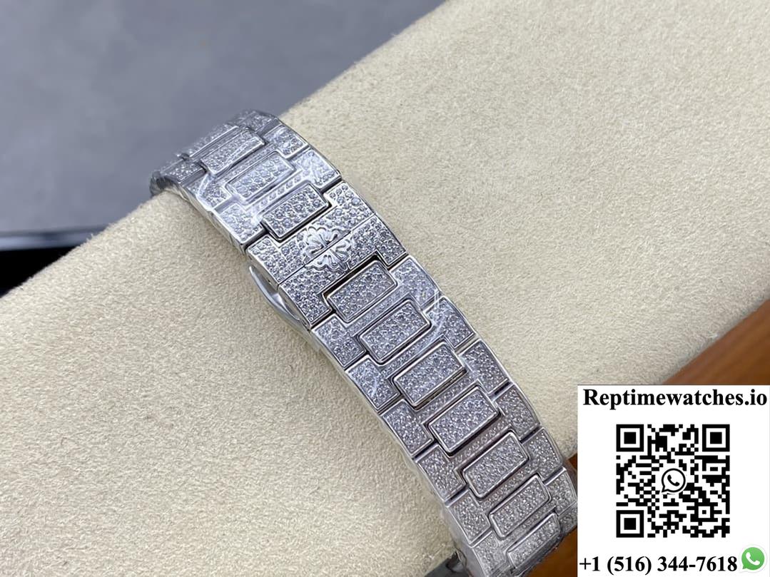 Patek Philippe Nautilus 7021-1G-001 AMG Factory Date display