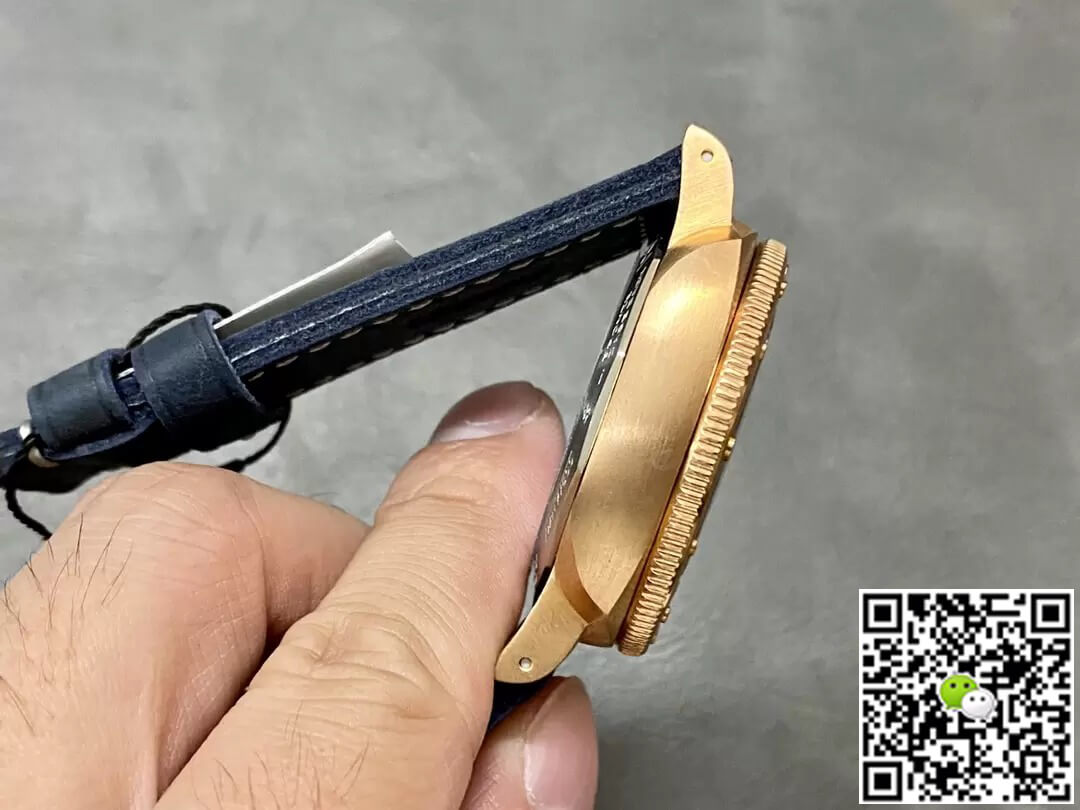 Panerai Submersible PAM01074 VS Factory Blue Dial