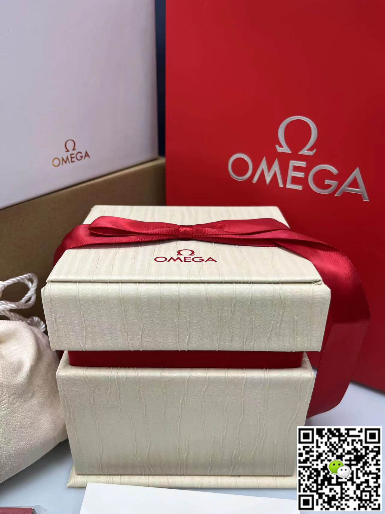 Women OMEGA box