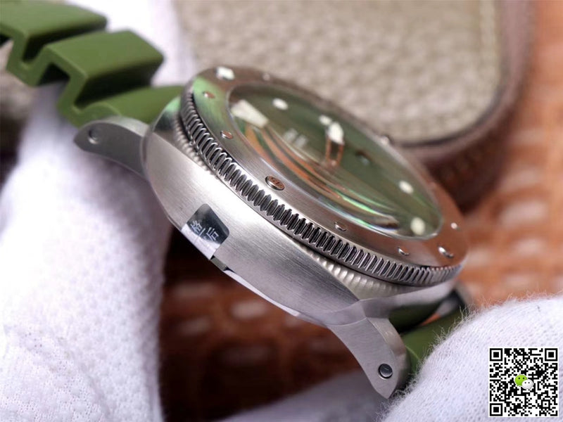 Panerai Submersible Verde Militare PAM1055 VS Factory Matte-Green Dial