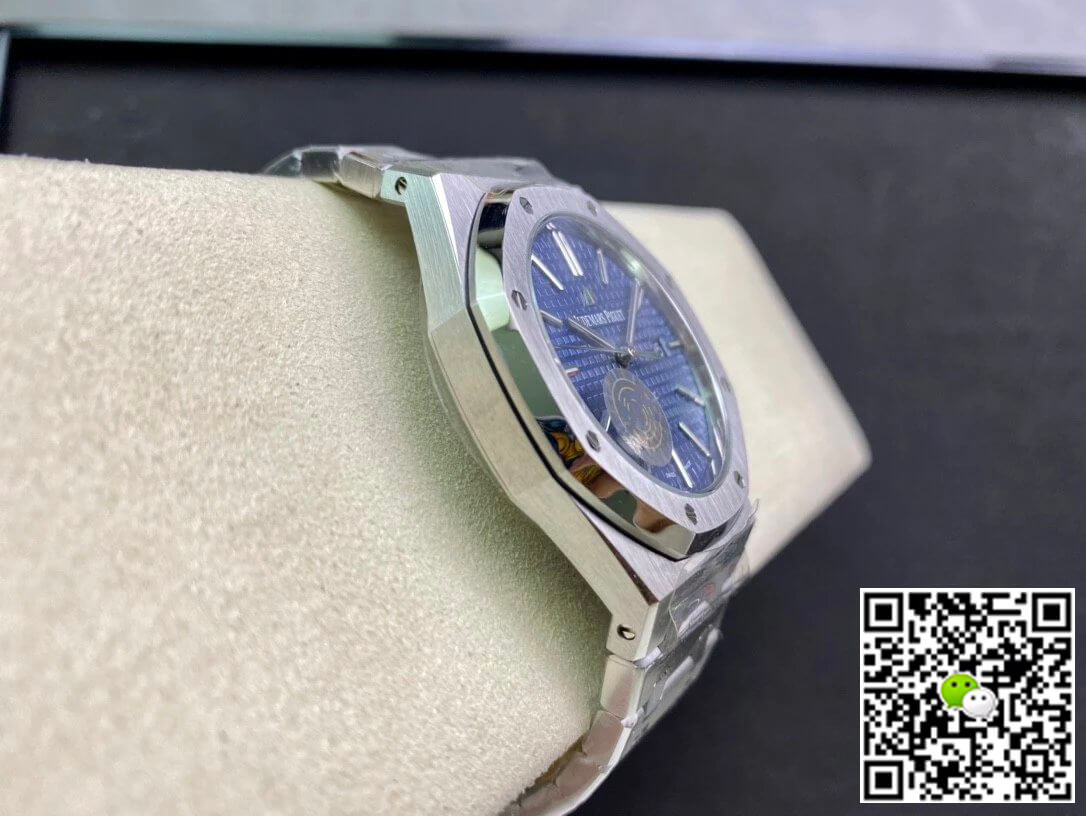 Audemars Piguet Royal Oak 15400ST.OO.1220ST.03 APS Factory Blue Dial