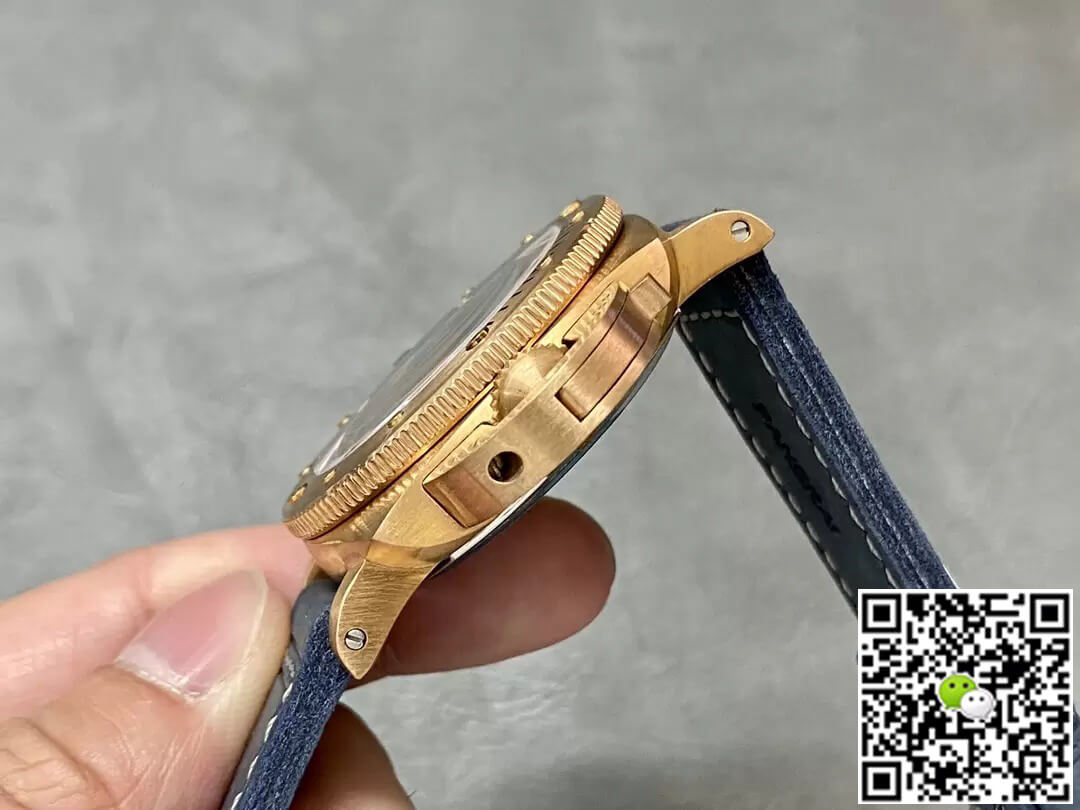 Panerai Submersible PAM01074 VS Factory Blue Dial