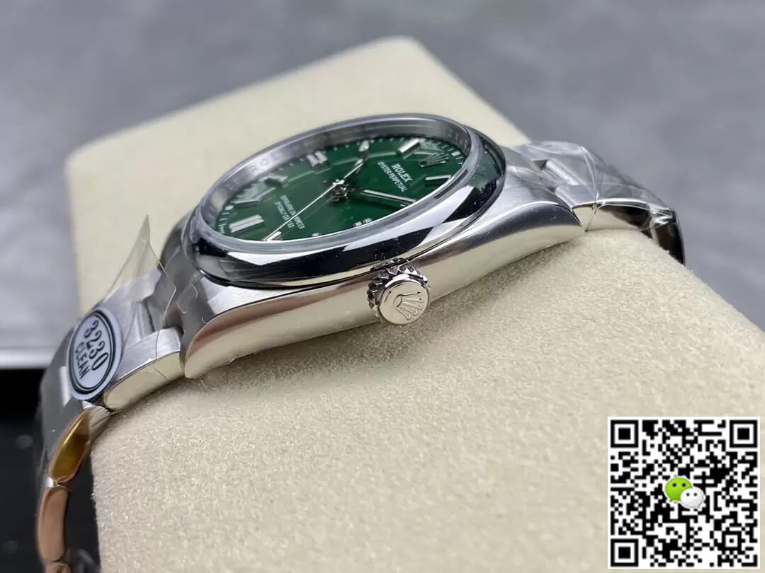 Rolex Oyster Perpetual M126000-0005 36MM Clean Factory Green Dial