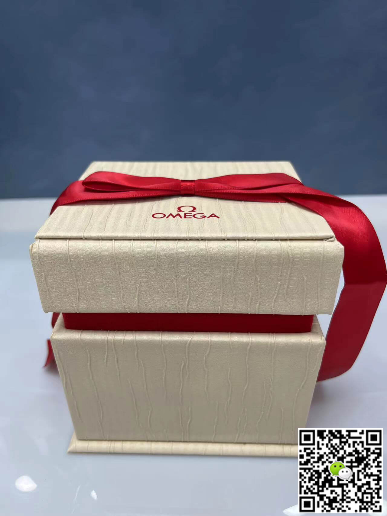 Women OMEGA box