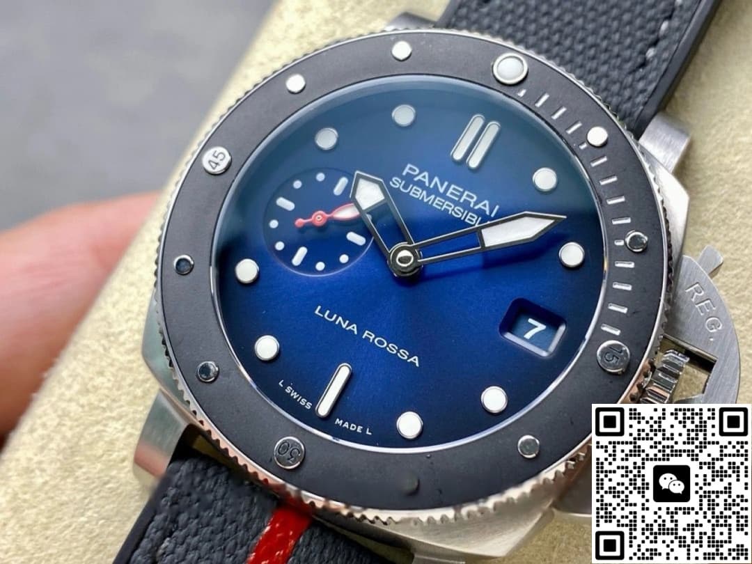 Panerai Submariner PAM01565 VS Factory 42mm