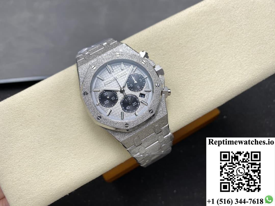 Audemars Piguet Royal Oak 26240BC.GG.1324BC.01 OM Factory Hammered Gold Craftsmanship