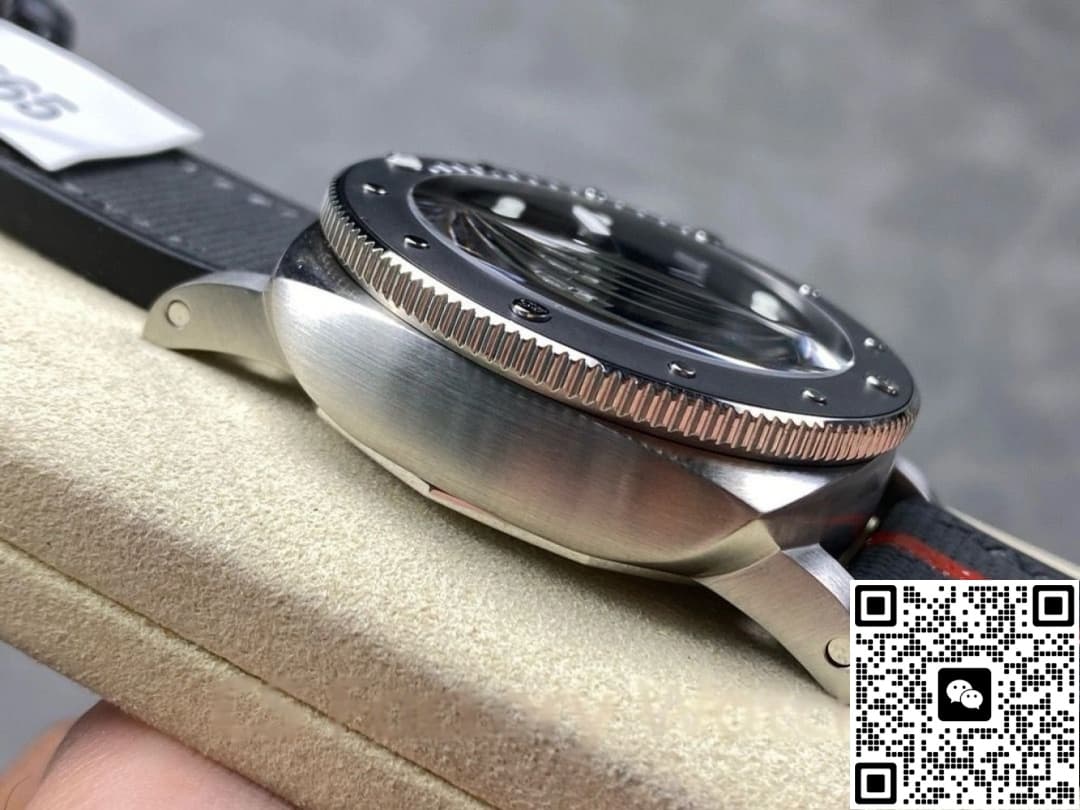 Panerai Submariner PAM01565 VS Factory 42mm