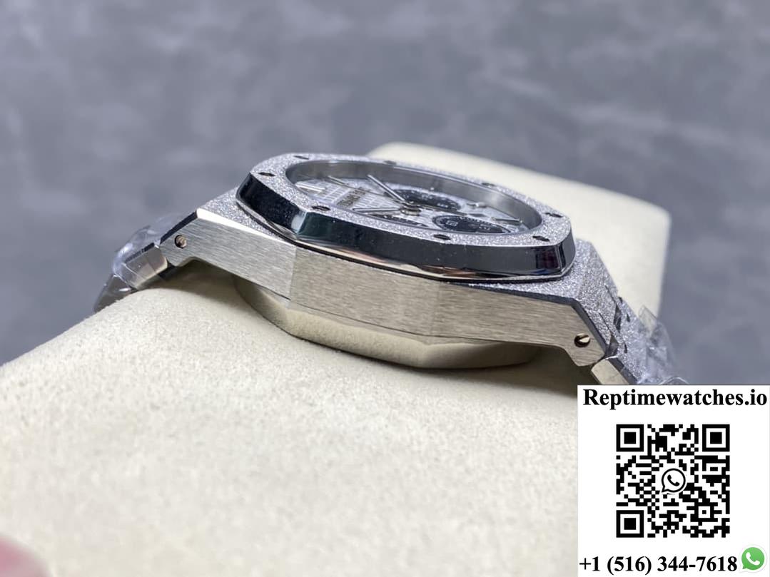 Audemars Piguet Royal Oak 26240BC.GG.1324BC.01 OM Factory Hammered Gold Craftsmanship