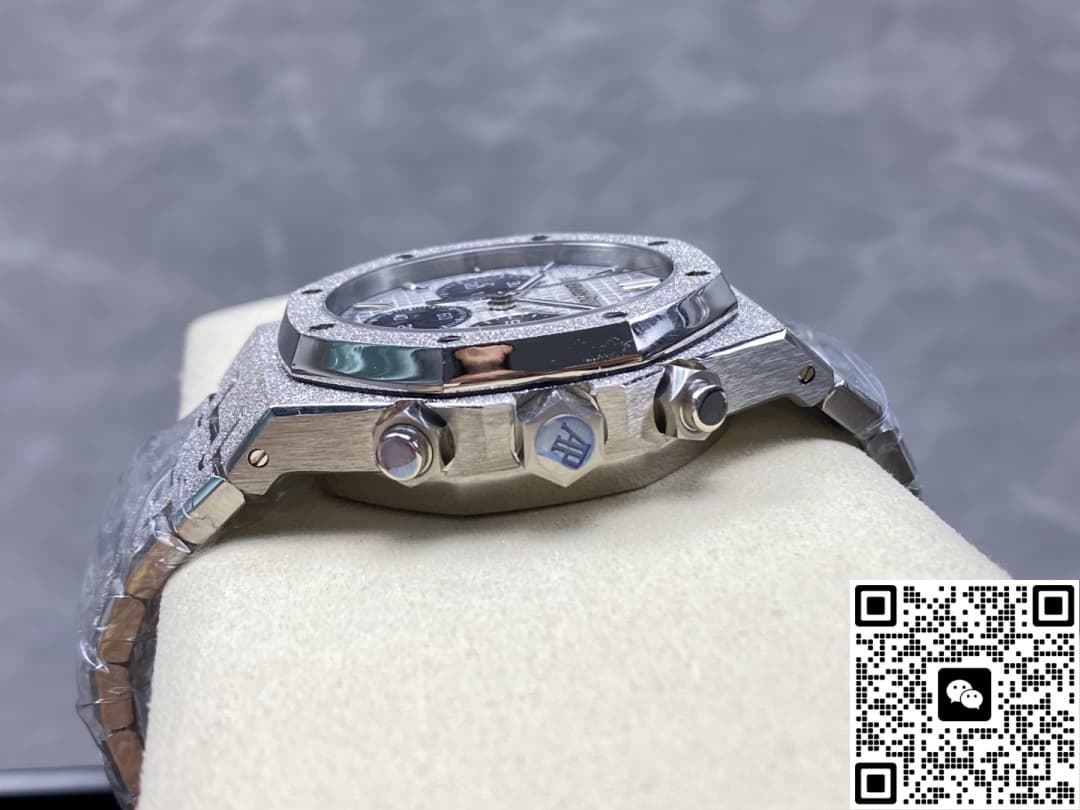 Audemars Piguet Royal Oak 26240BC.GG.1324BC.01 OM Factory Hammered Gold Craftsmanship