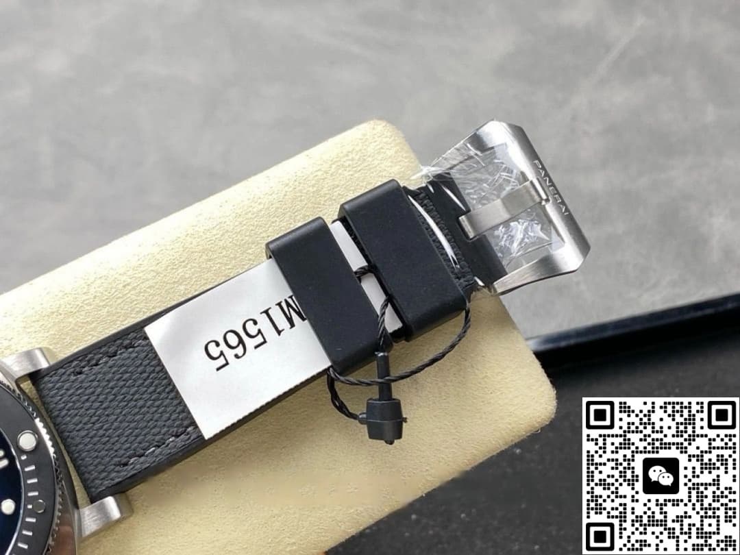 Panerai Submariner PAM01565 VS Factory 42mm