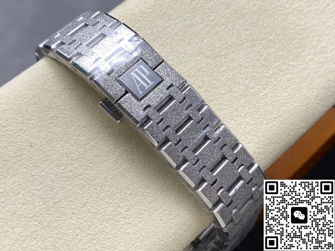Audemars Piguet Royal Oak 26240BC.GG.1324BC.01 OM Factory Hammered Gold Craftsmanship