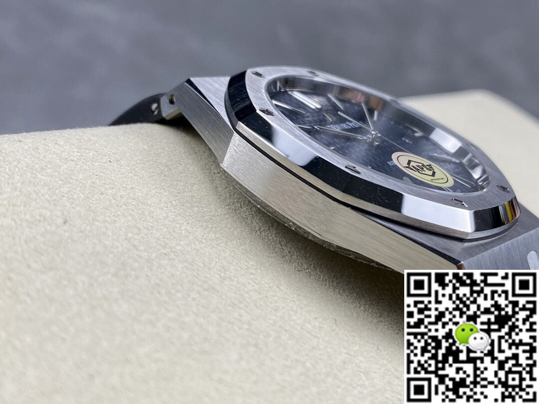 Audemars Piguet Royal Oak 15400 APS Factory Blue Dial Rubber Strap