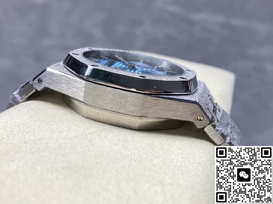 Audemars Piguet Royal Oak 26240BC.GG.1324BC.02 OM factory luminous hour markers