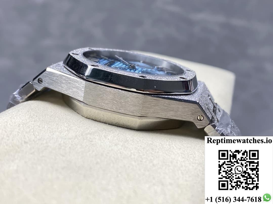 Audemars Piguet Royal Oak 26240BC.GG.1324BC.02 OM factory luminous hour markers