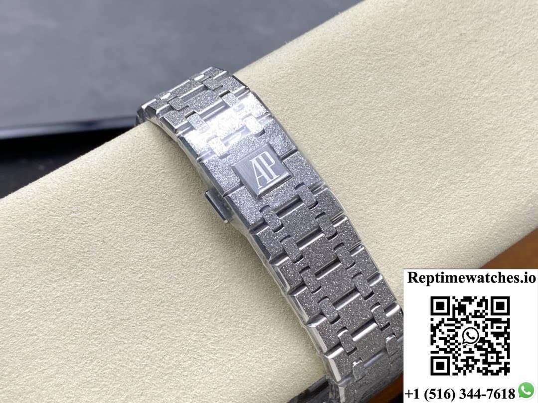 Audemars Piguet Royal Oak 26240BC.GG.1324BC.02 OM factory luminous hour markers