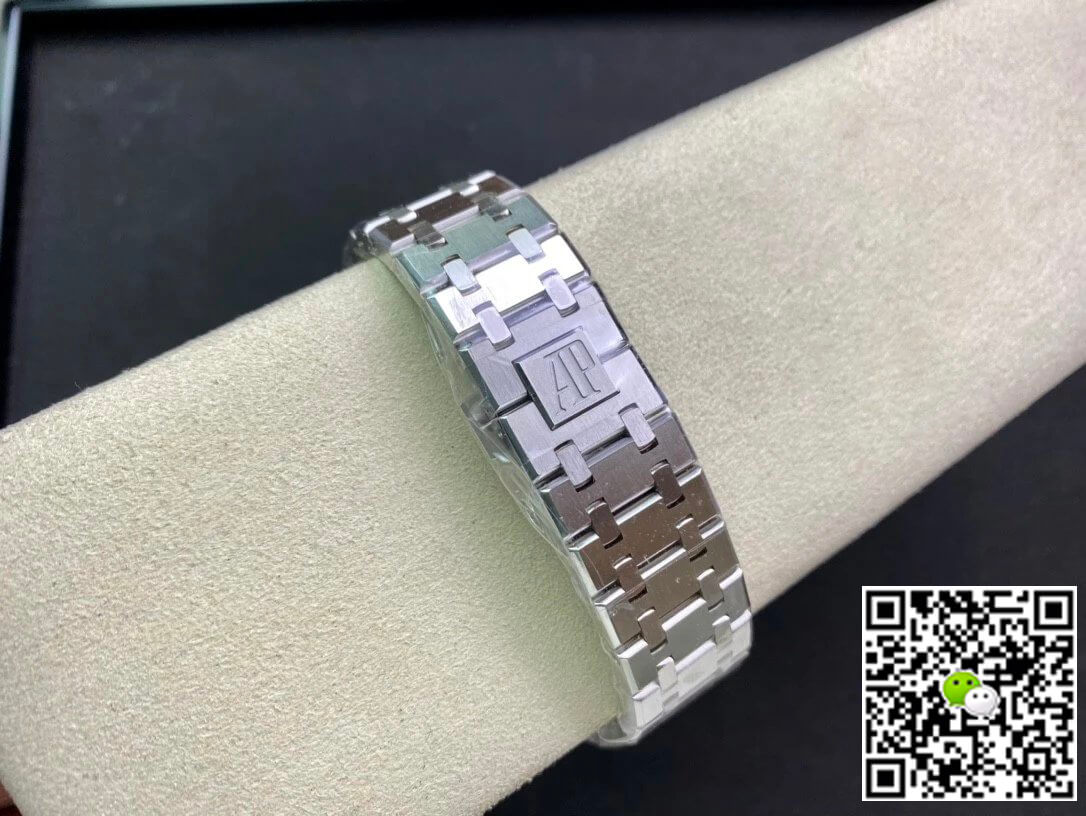 Audemars Piguet Royal Oak 15400ST.OO.1220ST.03 APS Factory Blue Dial