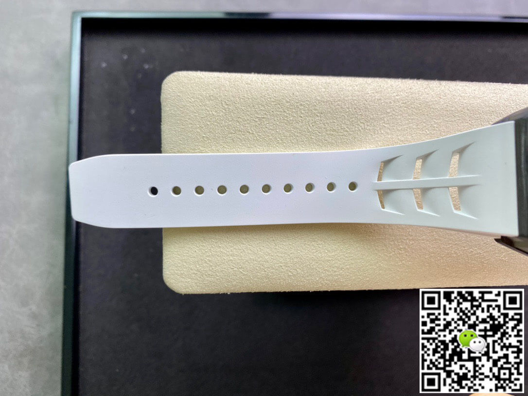 Richard Mille RM011 KV Factory Carbon Fiber White Rubber Strap