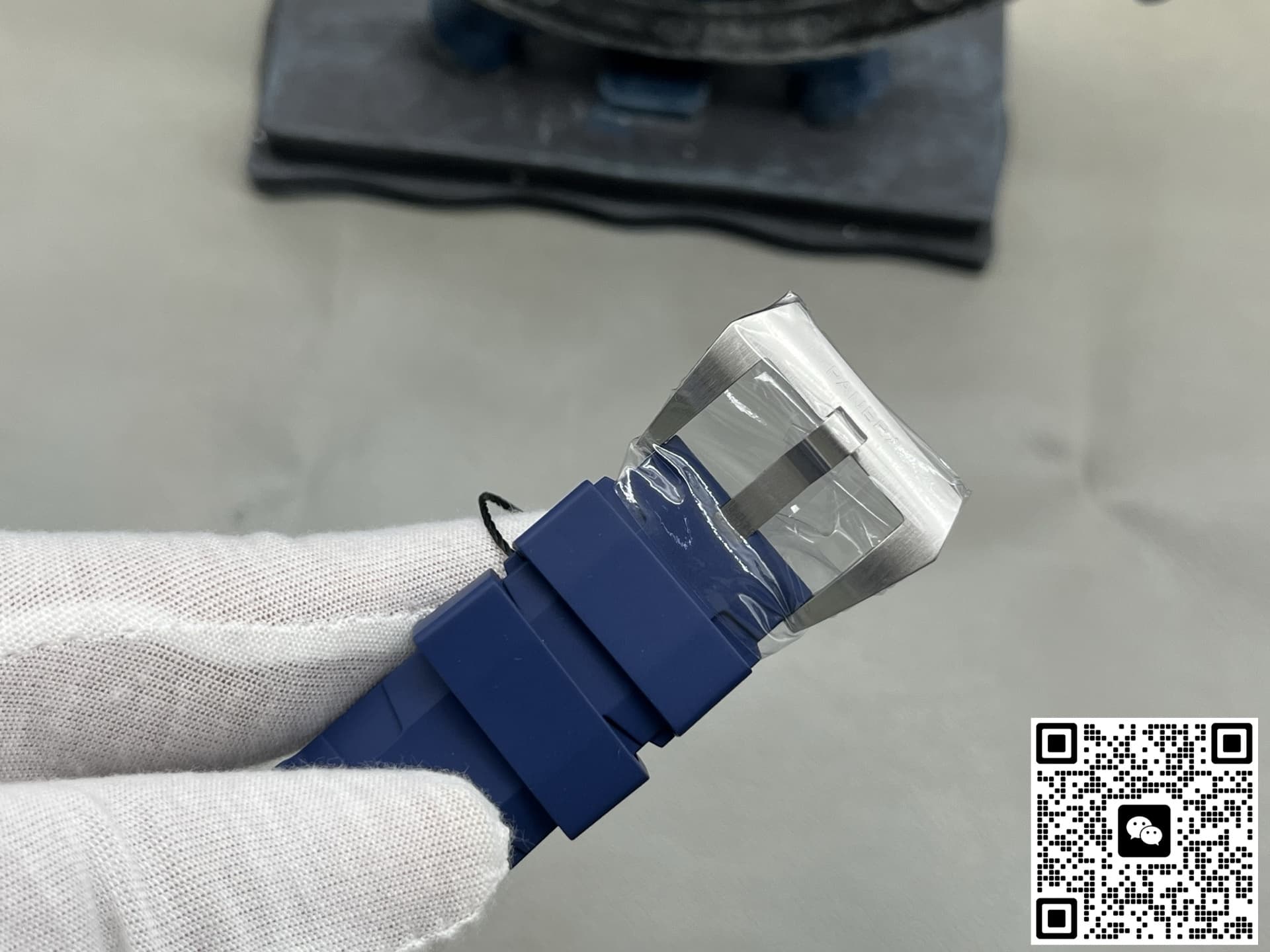 Panerai Submersible PAM01676 VS Factory Joint Model