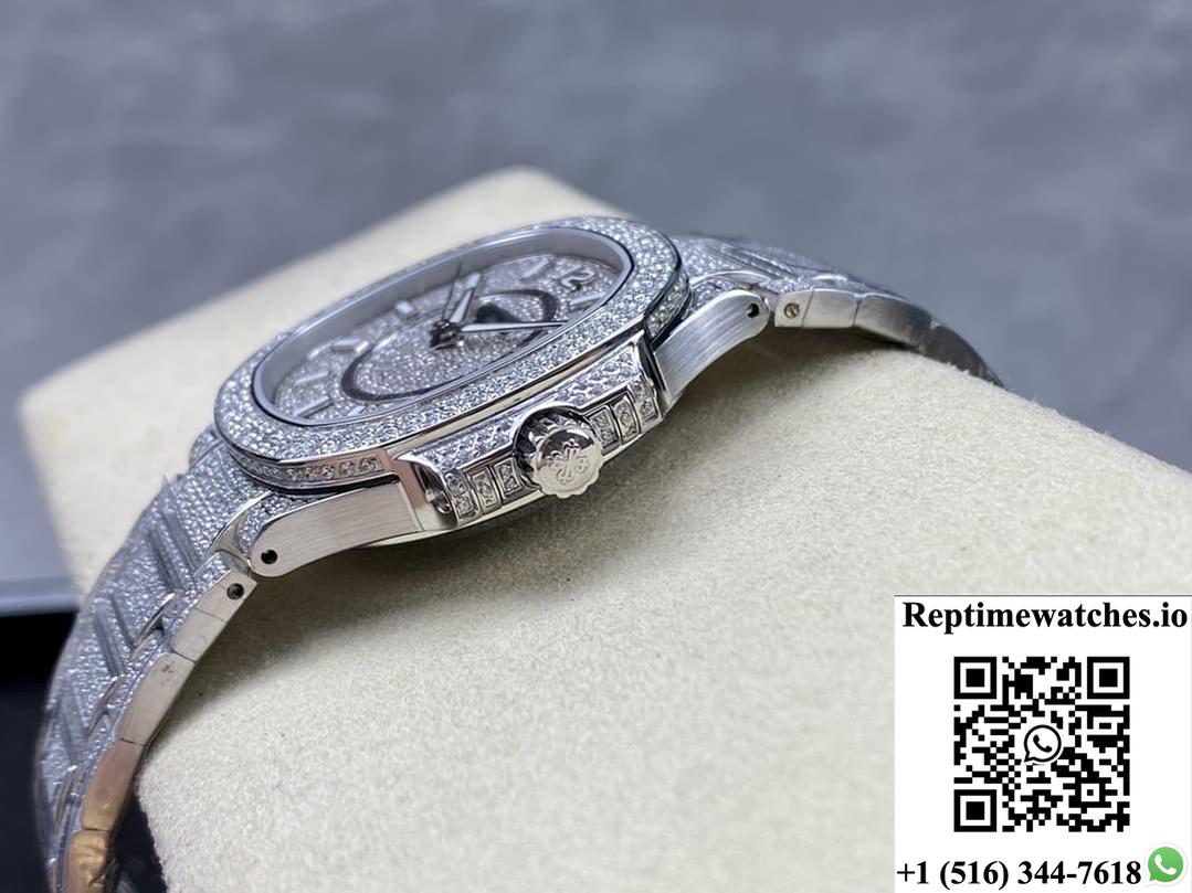 Patek Philippe Nautilus 7021-1G-001 AMG Factory Date display
