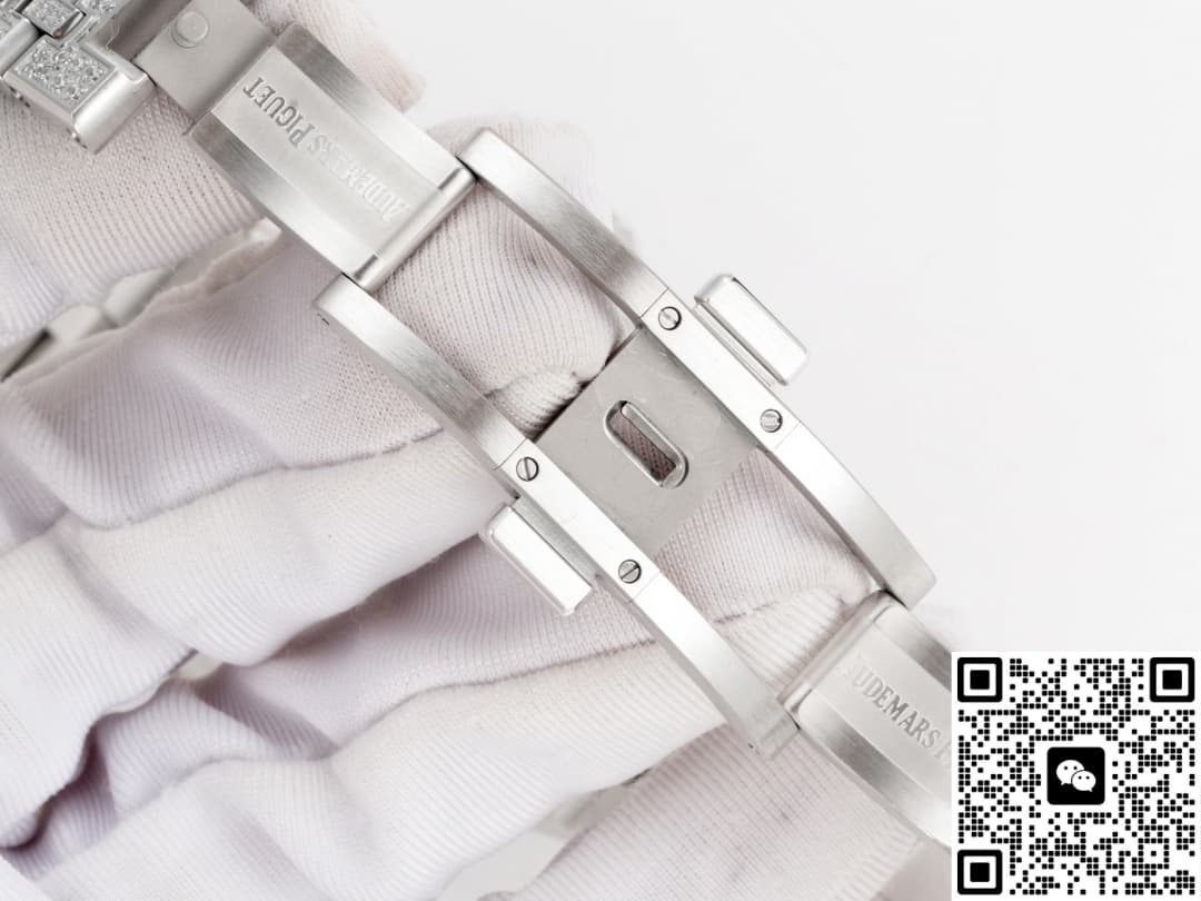 Audemars Piguet Royal Oak 16202BC.ZZ.1241BC.02 OMF Factory Date display