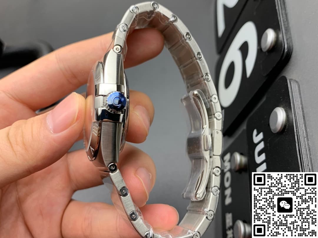 Omega Constellation 123.10.35.20.02.001 VS Factory Date display