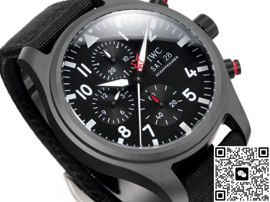 IWC Pilot IW389104 Ceramic case Week display
