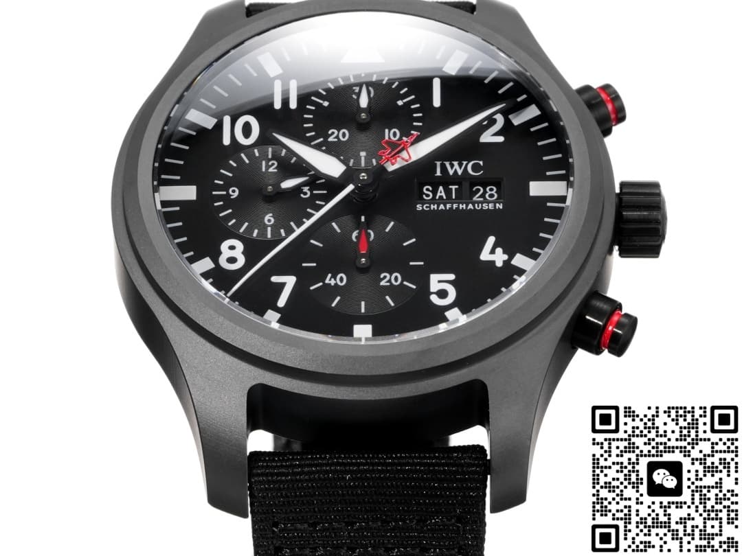 IWC Pilot IW389104 Ceramic case Week display