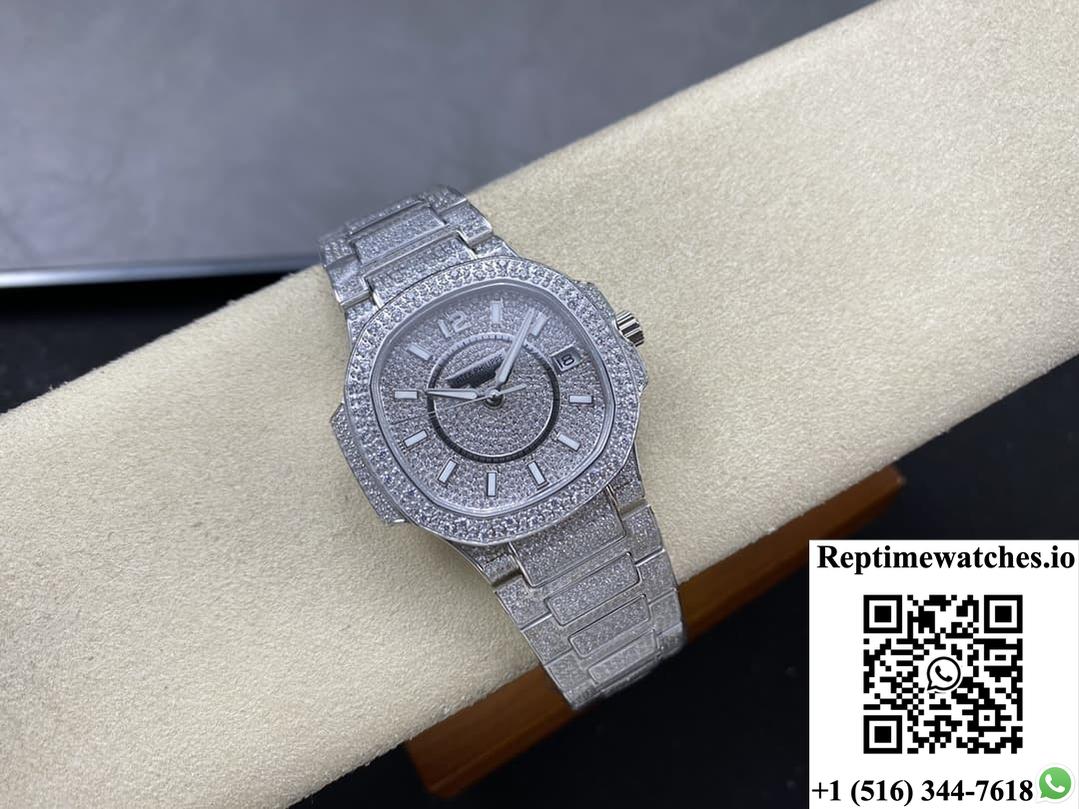 Patek Philippe Nautilus 7021-1G-001 AMG Factory Date display
