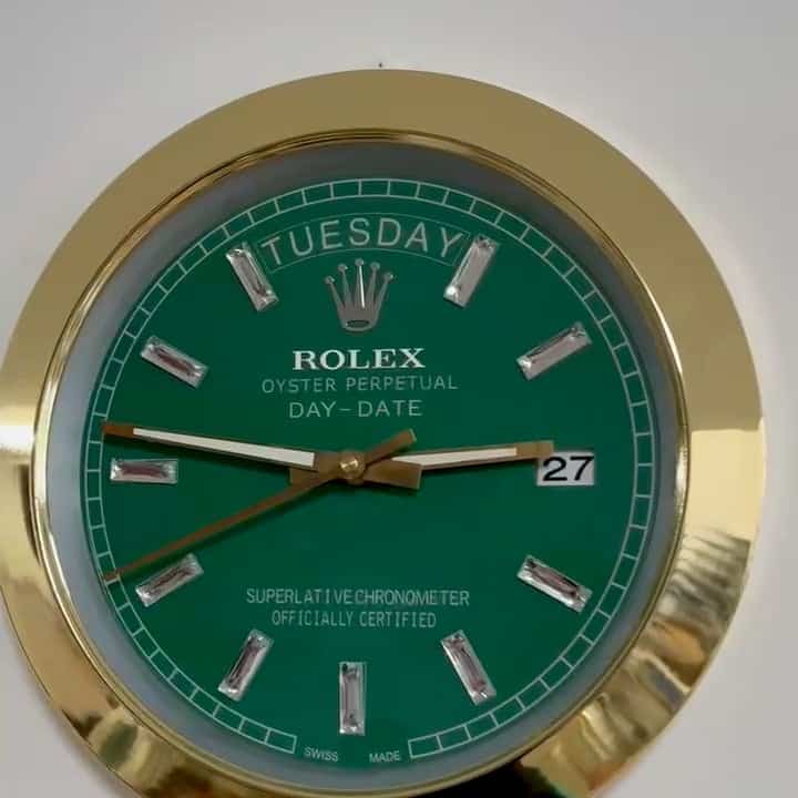 DAY DATE – GOLD – GREEN EDITION 35 CM DELUXE METAL WALL CLOCK