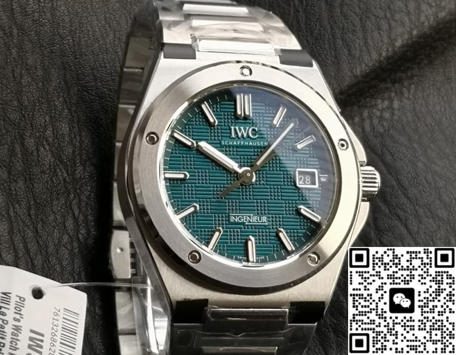 IWC Engineer IW328903 V7 Factory Date Display