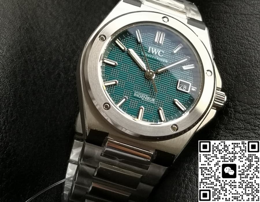 IWC Engineer IW328903 V7 Factory Date Display