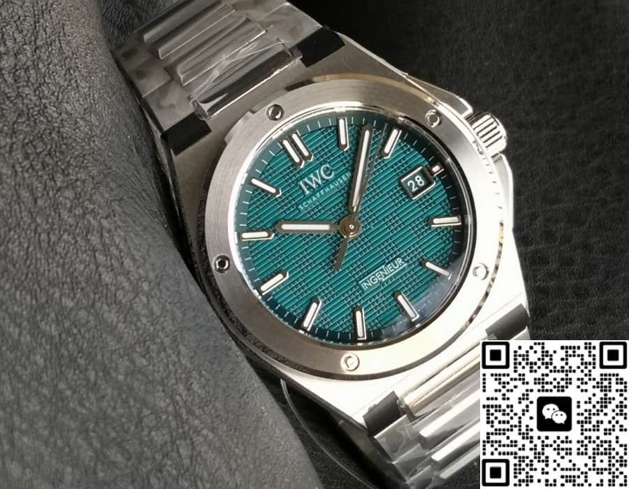 IWC Engineer IW328903 V7 Factory Date Display