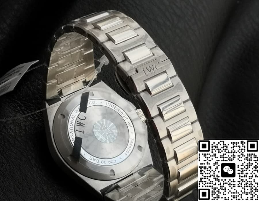IWC Engineer IW328903 V7 Factory Date Display