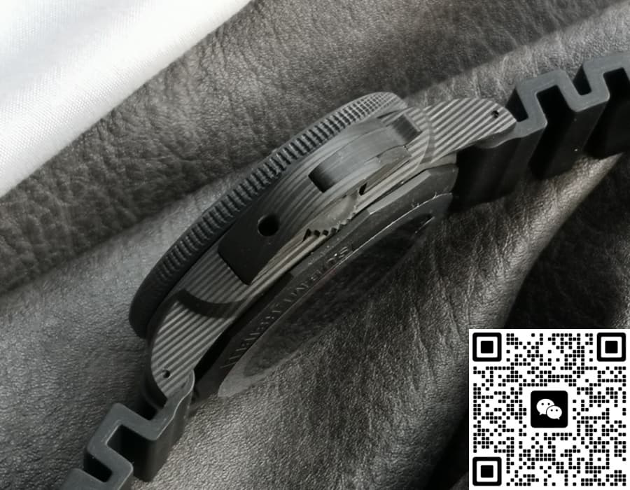 Panerai Submersible PAM00616 VS Factory Titanium