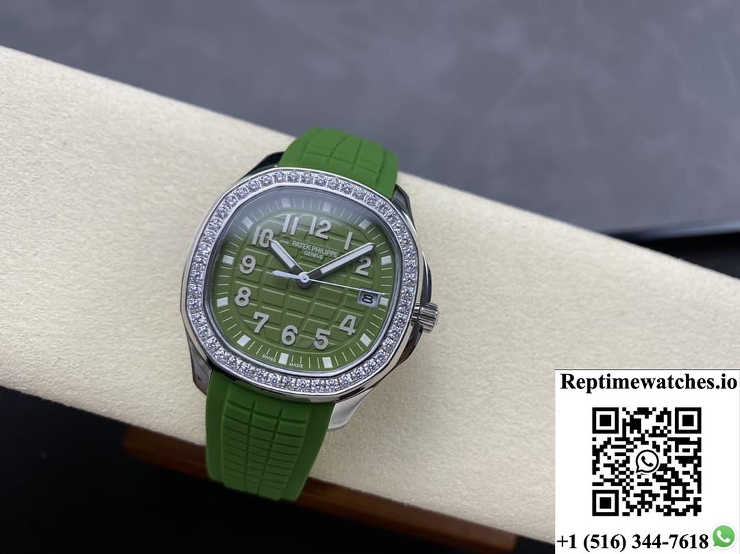 Patek Philippe AQUANAUT 5267-200A-011 GR Factory Date Display